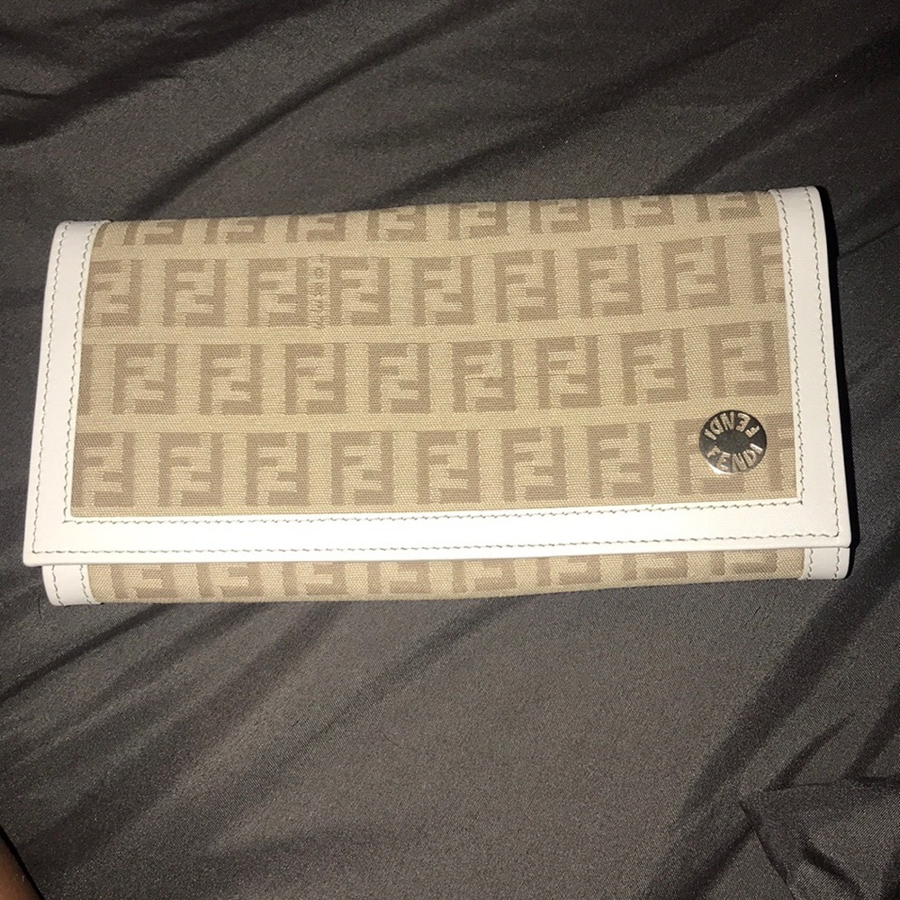 Authentic Fendi Pelle Bianca White Leather Wallet!